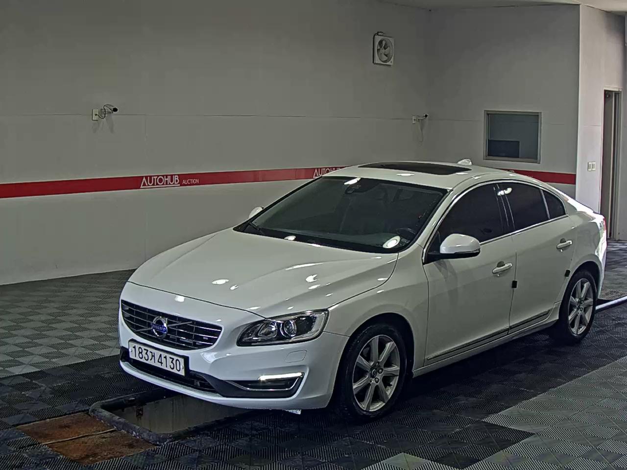 VOLVO S60 (2ND GEN) D3 MOMENTUM