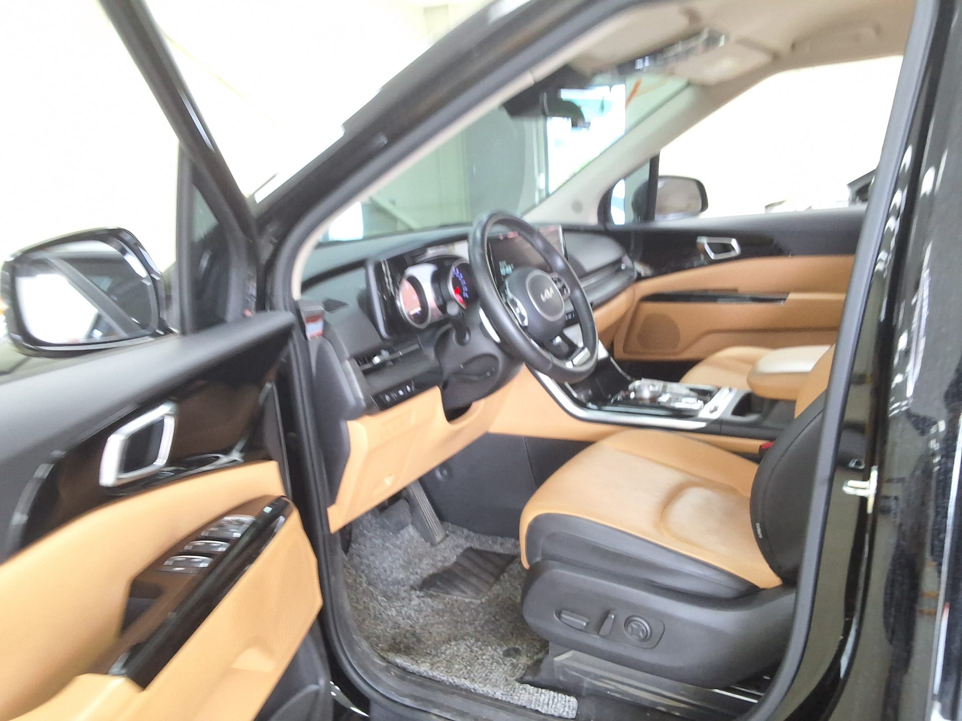 2023 - kia carnival