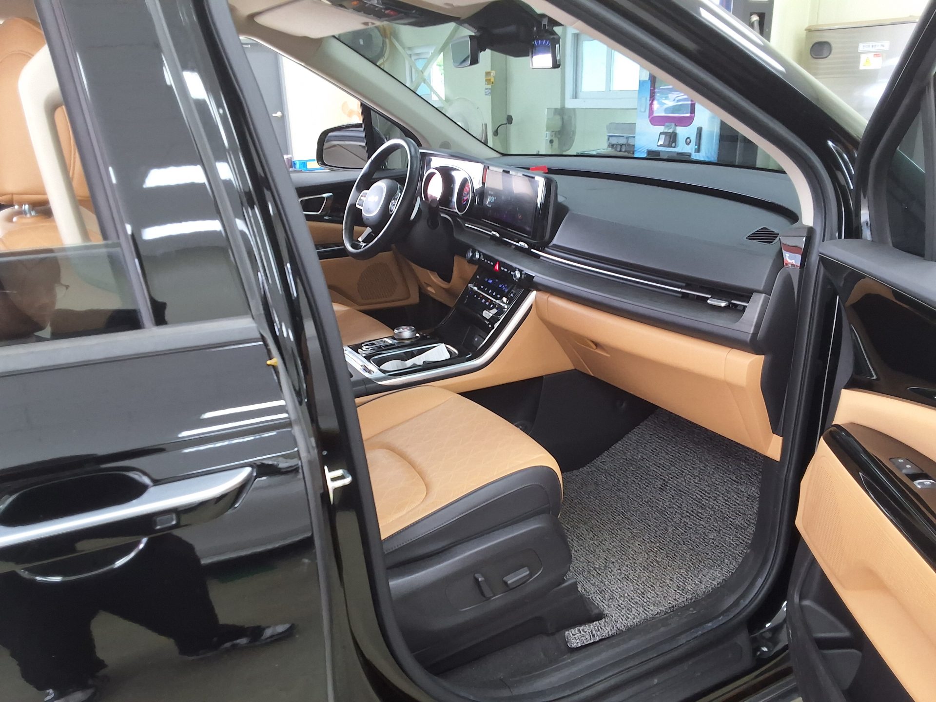 2023 - kia carnival