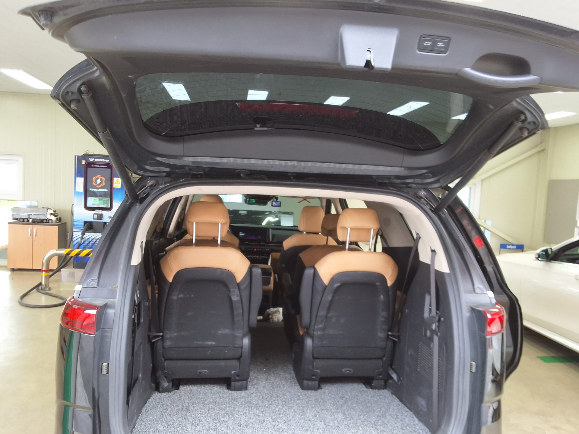 2023 - kia carnival