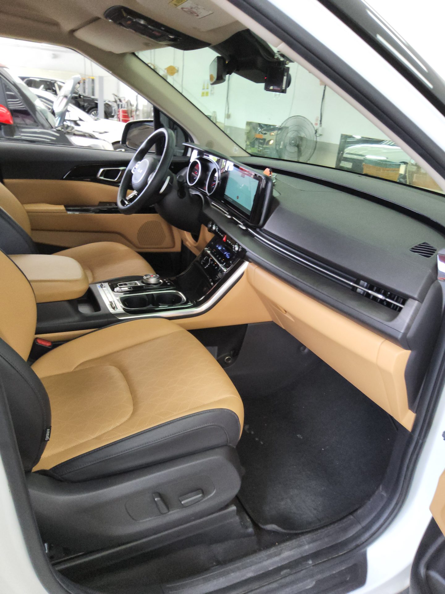 2023 - kia carnival