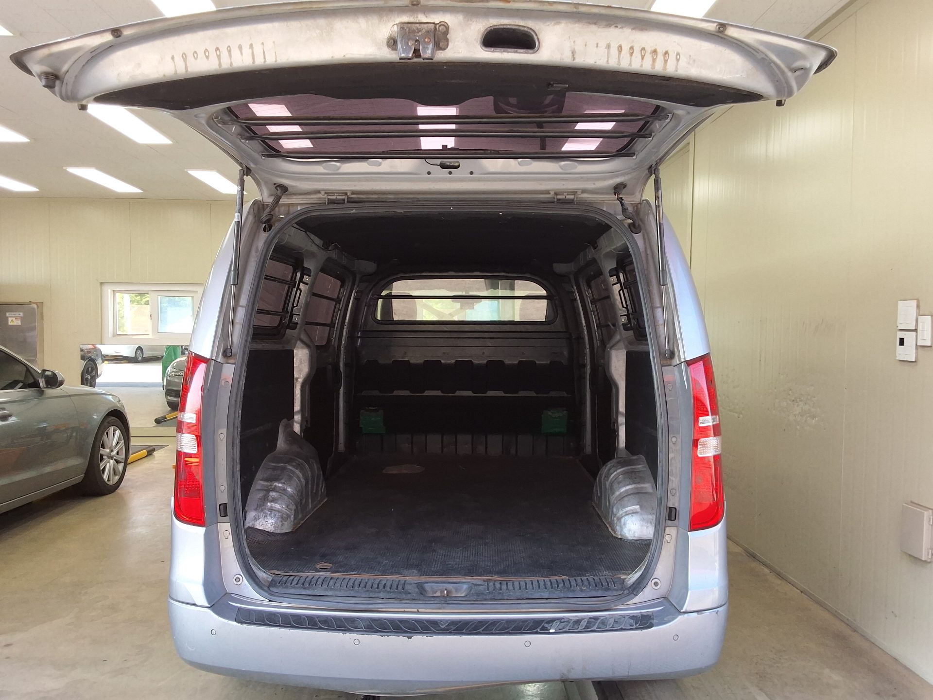 2015 - hyundai grand starex