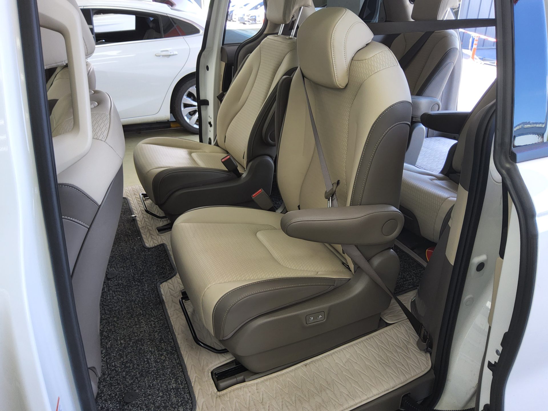 2025 - kia carnival