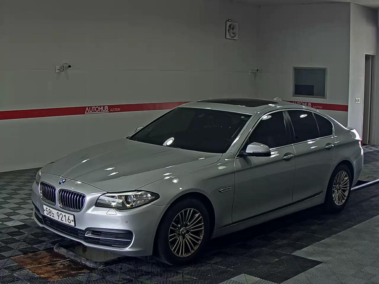 BMW 5 SERIES (6TH GEN) 520d xDrive