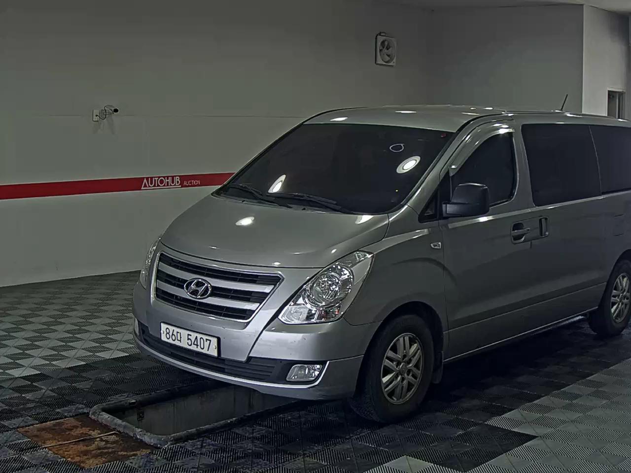 HYUNDAI GRAND STAREX
