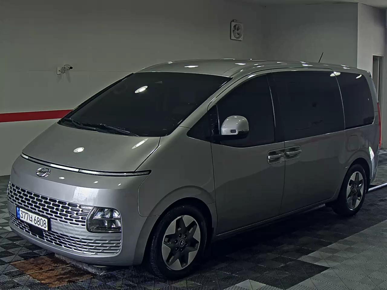 2022 - hyundai staria