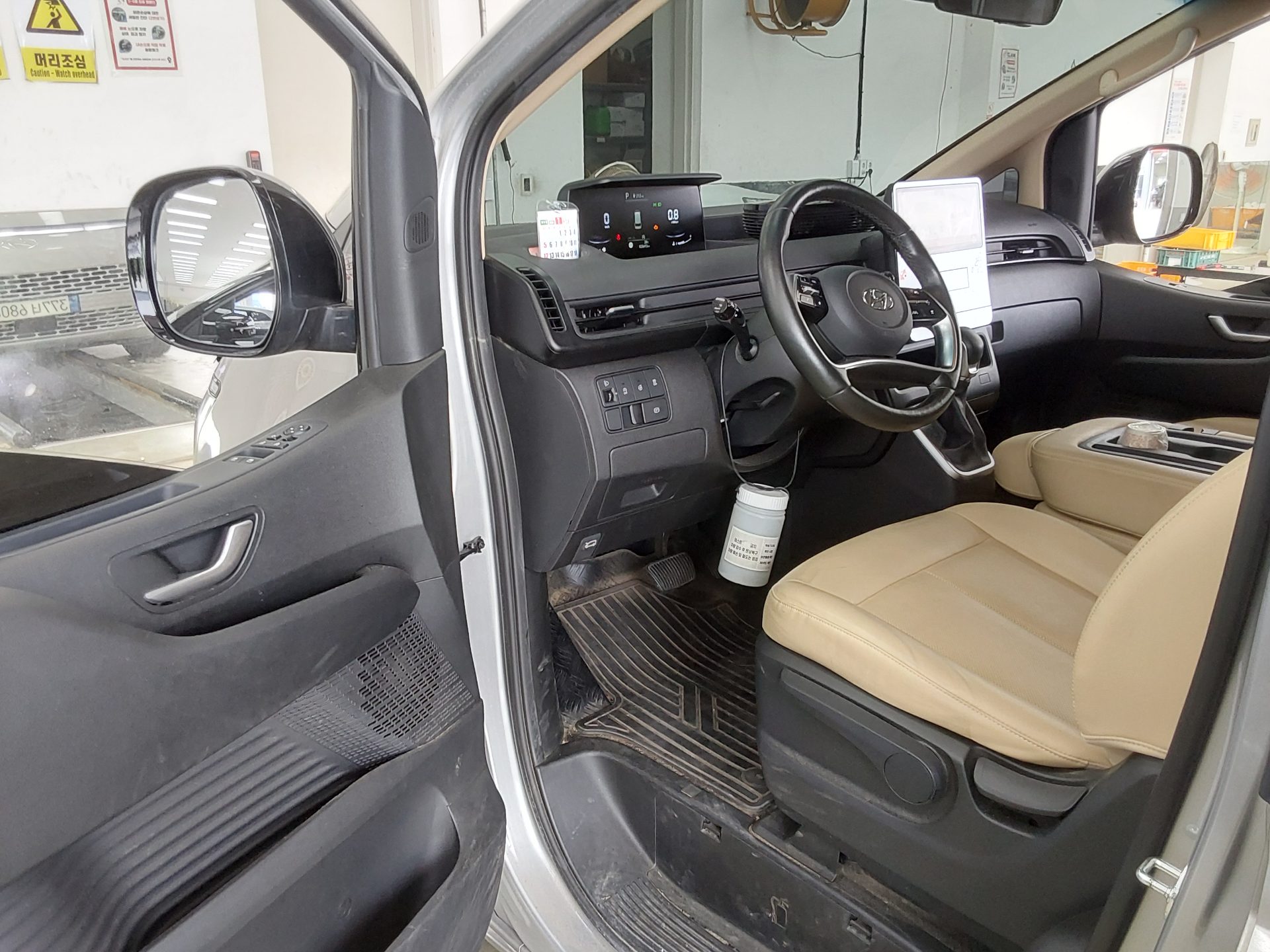 2022 - hyundai staria