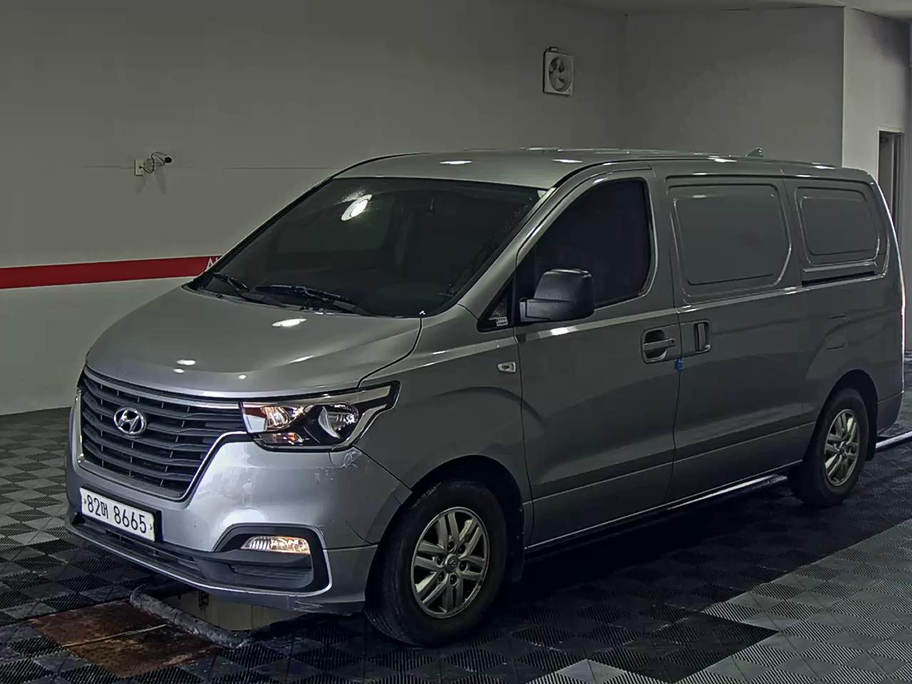 HYUNDAI GRAND STAREX