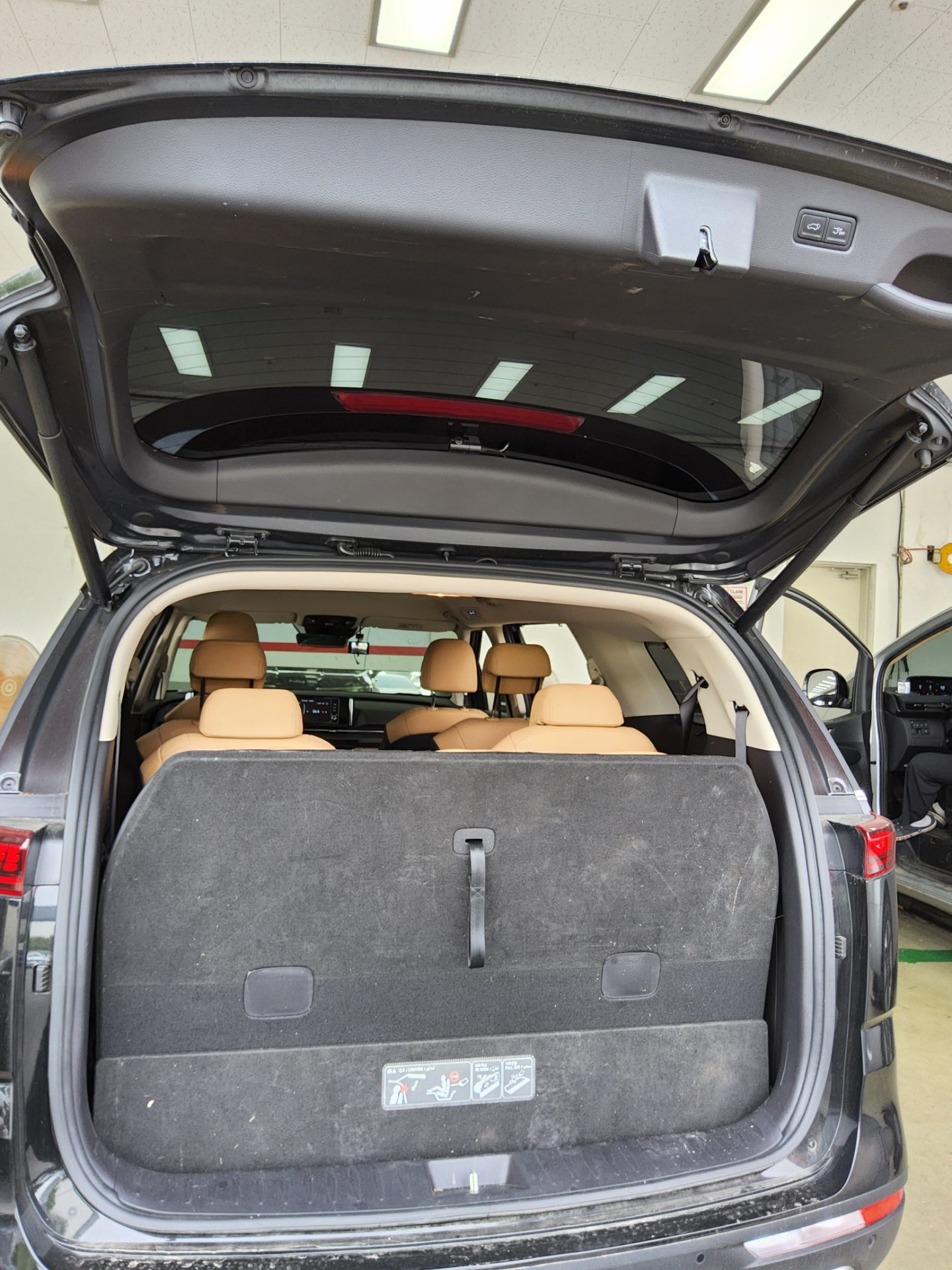 2023 - kia carnival