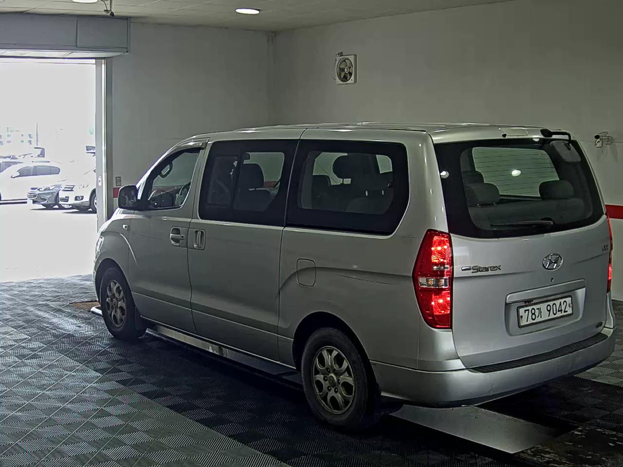 2010 - hyundai grand starex