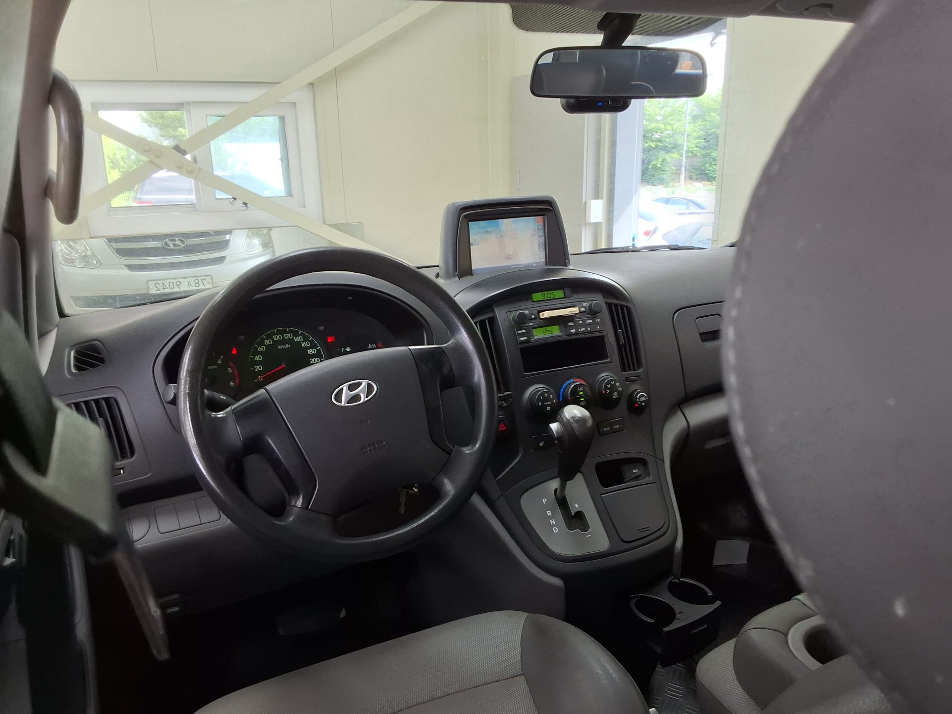 2010 - hyundai grand starex