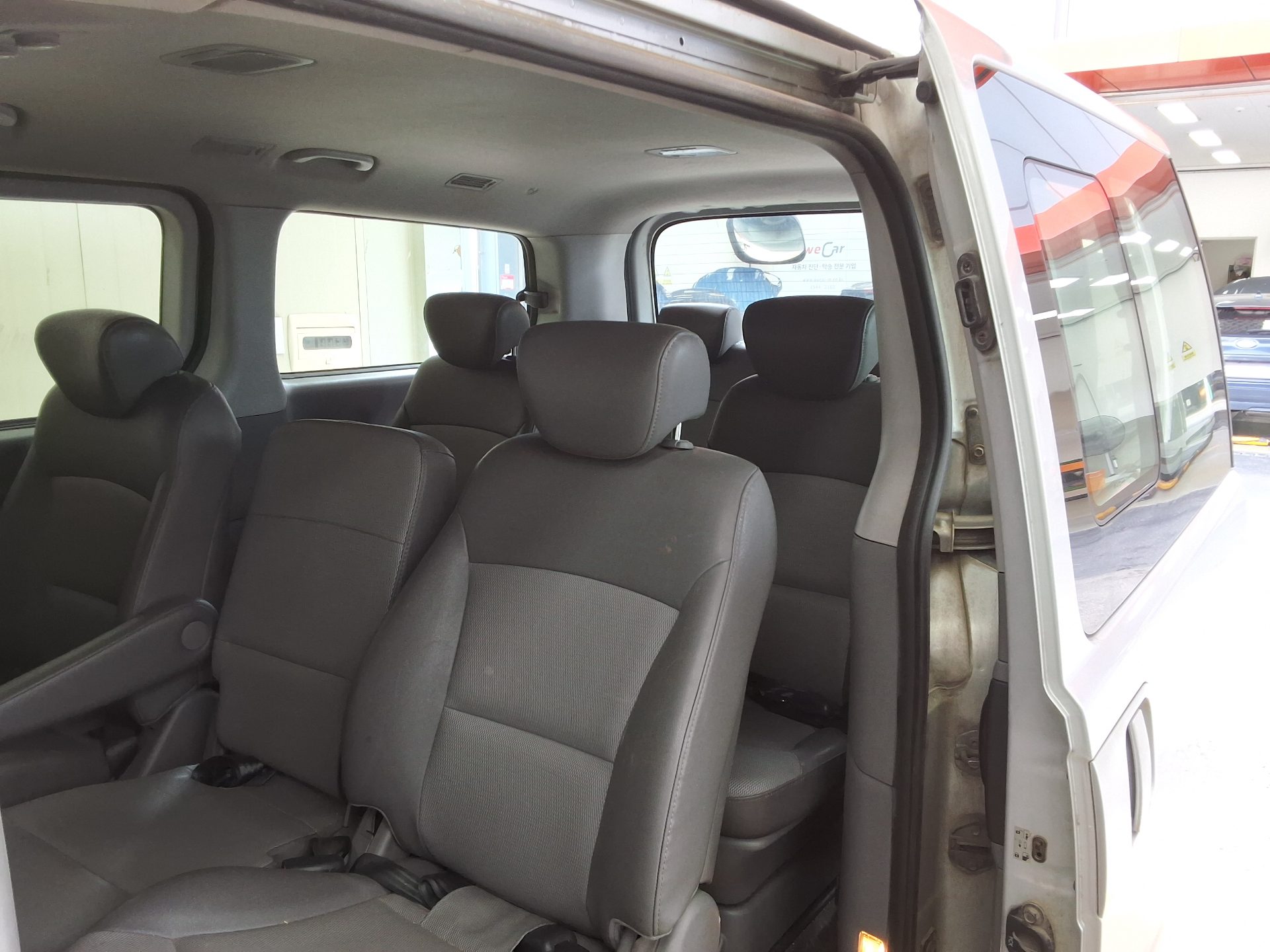 2010 - hyundai grand starex
