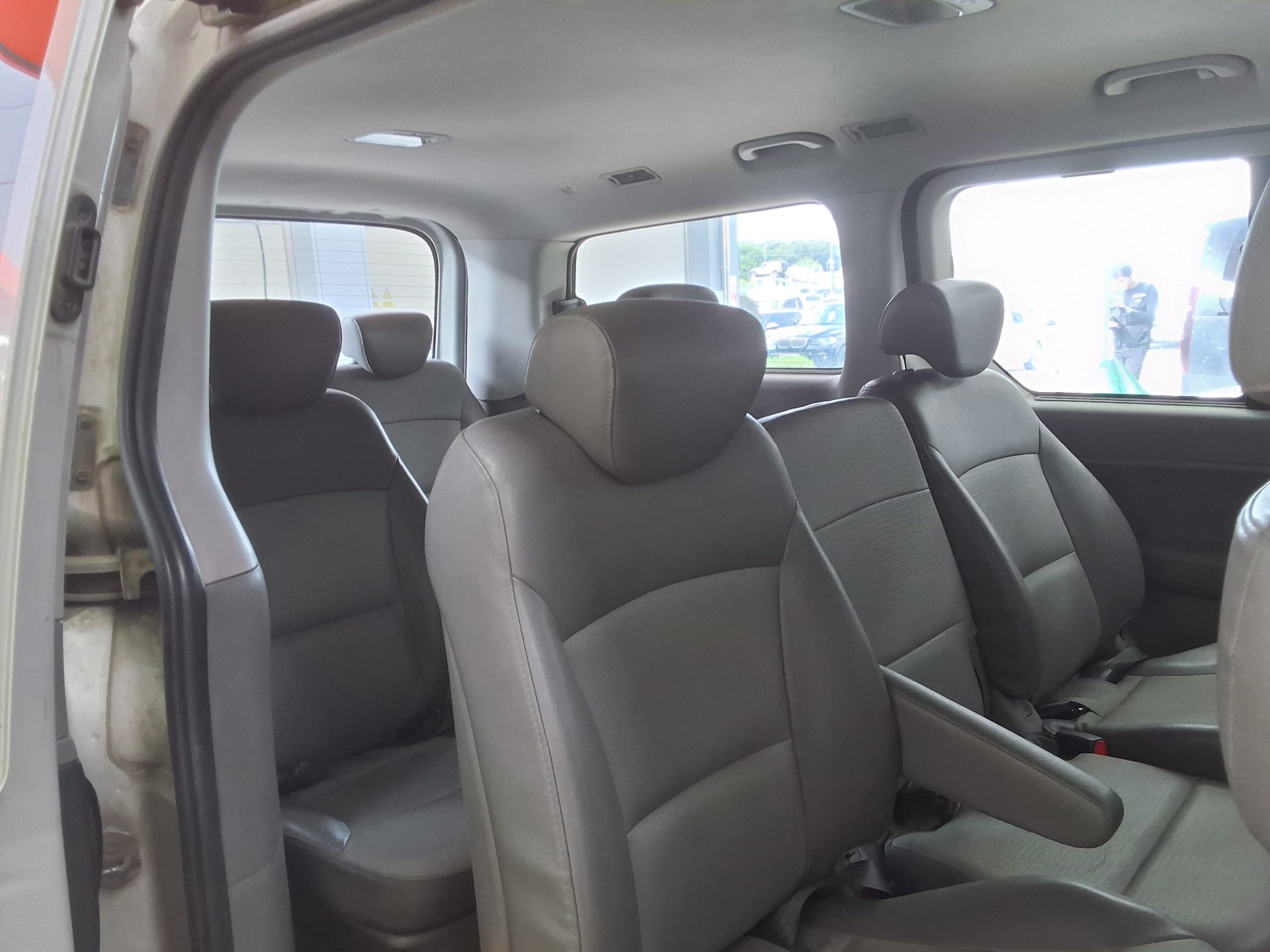 2010 - hyundai grand starex