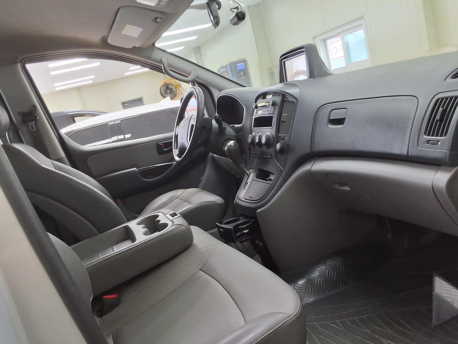 2010 - hyundai grand starex