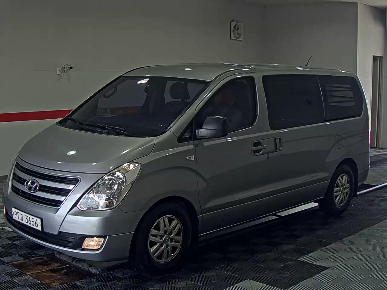 HYUNDAI GRAND STAREX