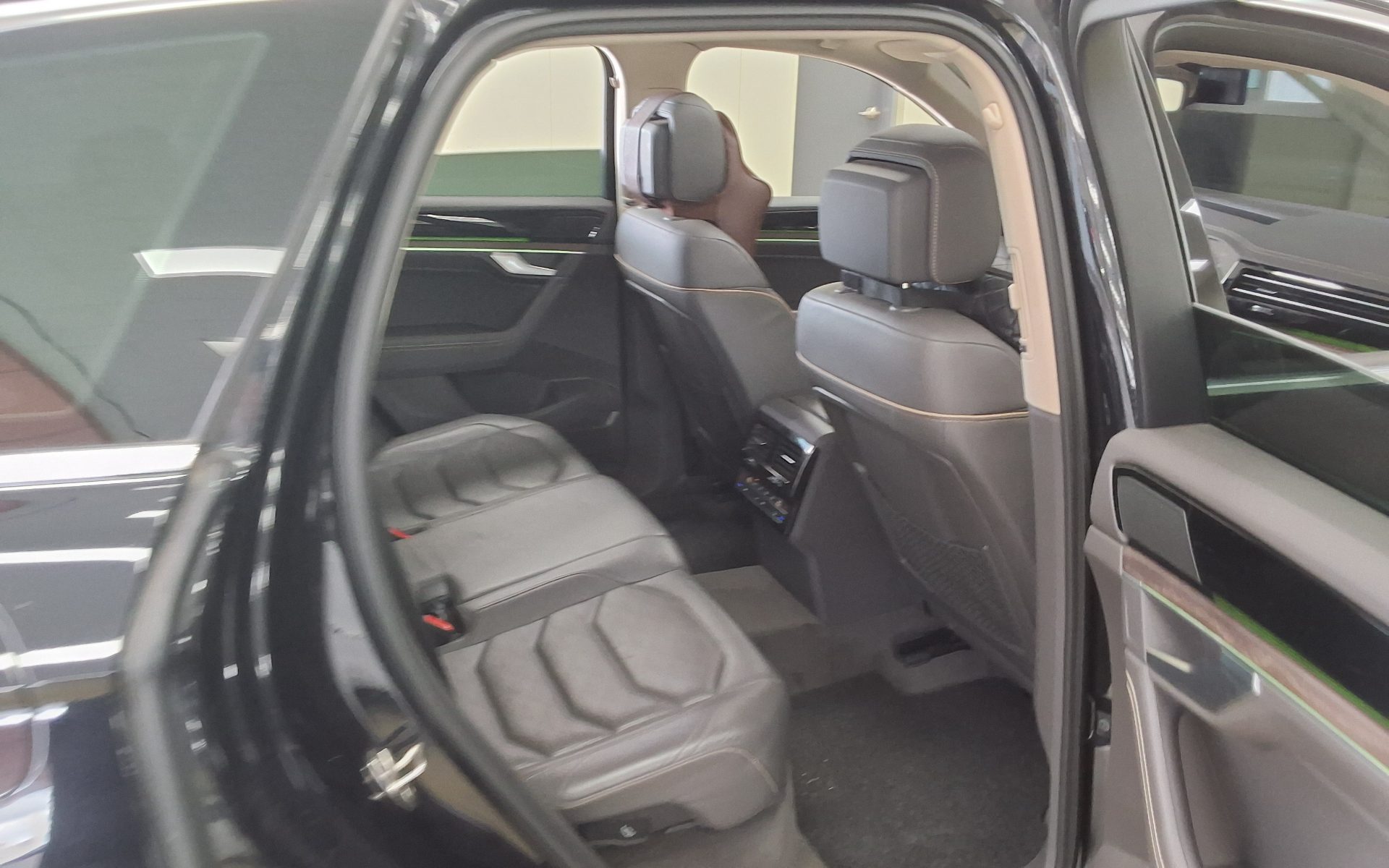 2020 - volkswagen touareg