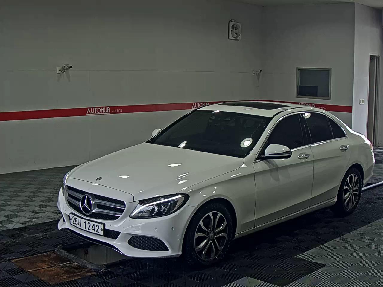 MERCEDES-BENZ C-CLASS (4TH GEN) C200 AVANTGARDE