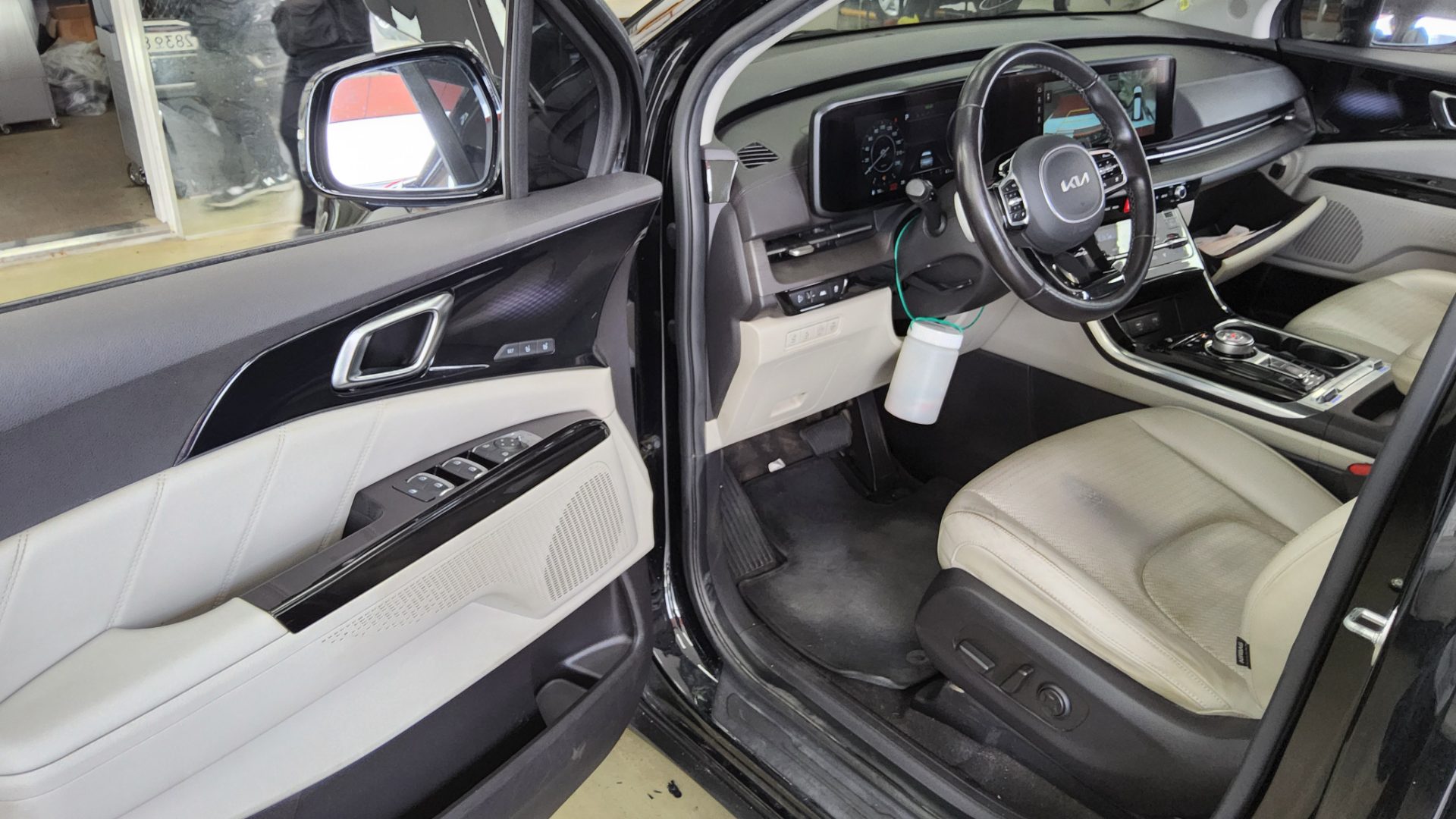 2023 - kia carnival