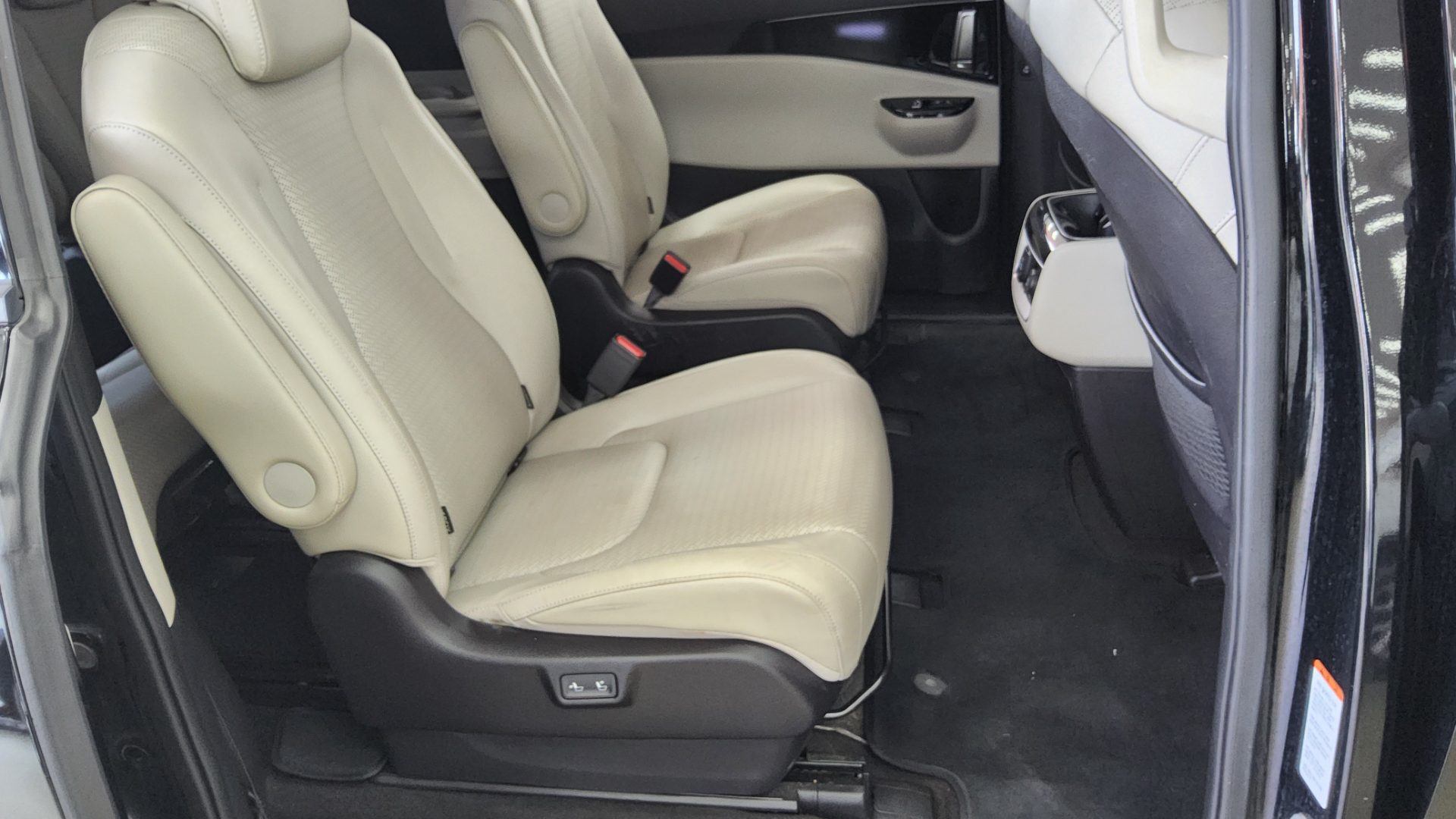 2023 - kia carnival