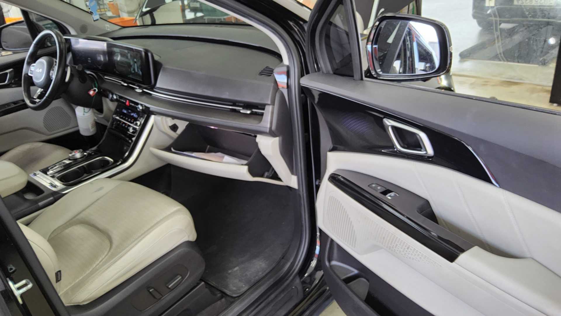 2023 - kia carnival