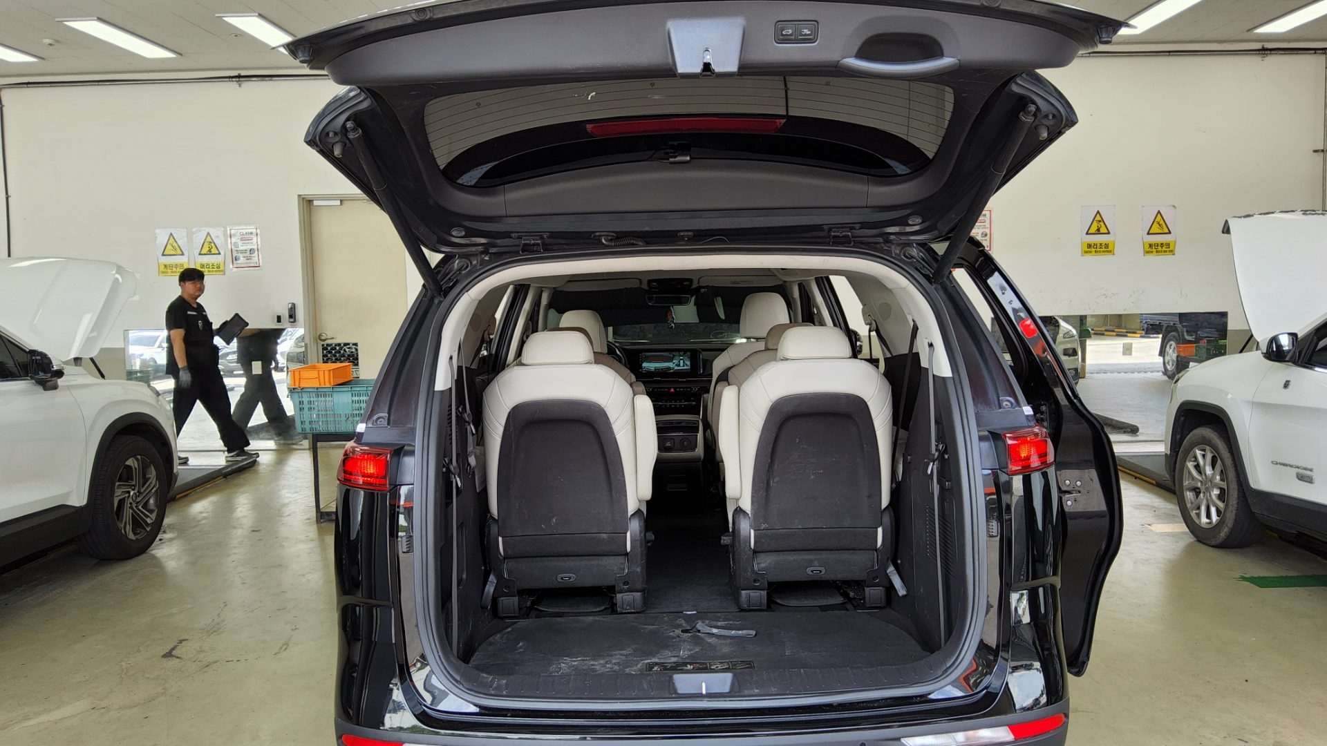 2023 - kia carnival