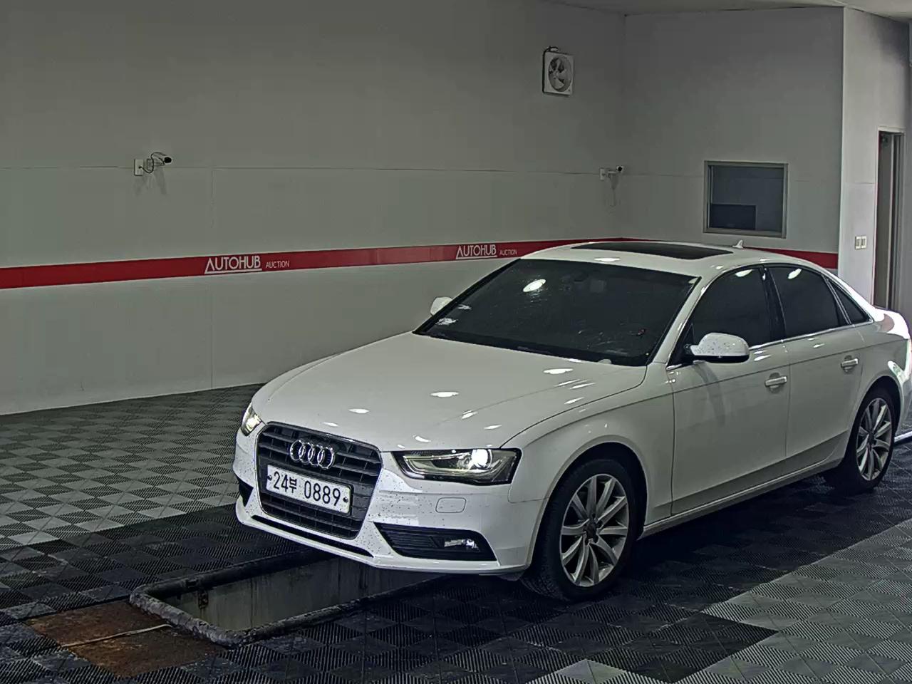 AUDI A4 (4TH GEN) 30 TDI
