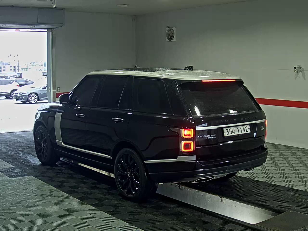 2018 - land rover range rover