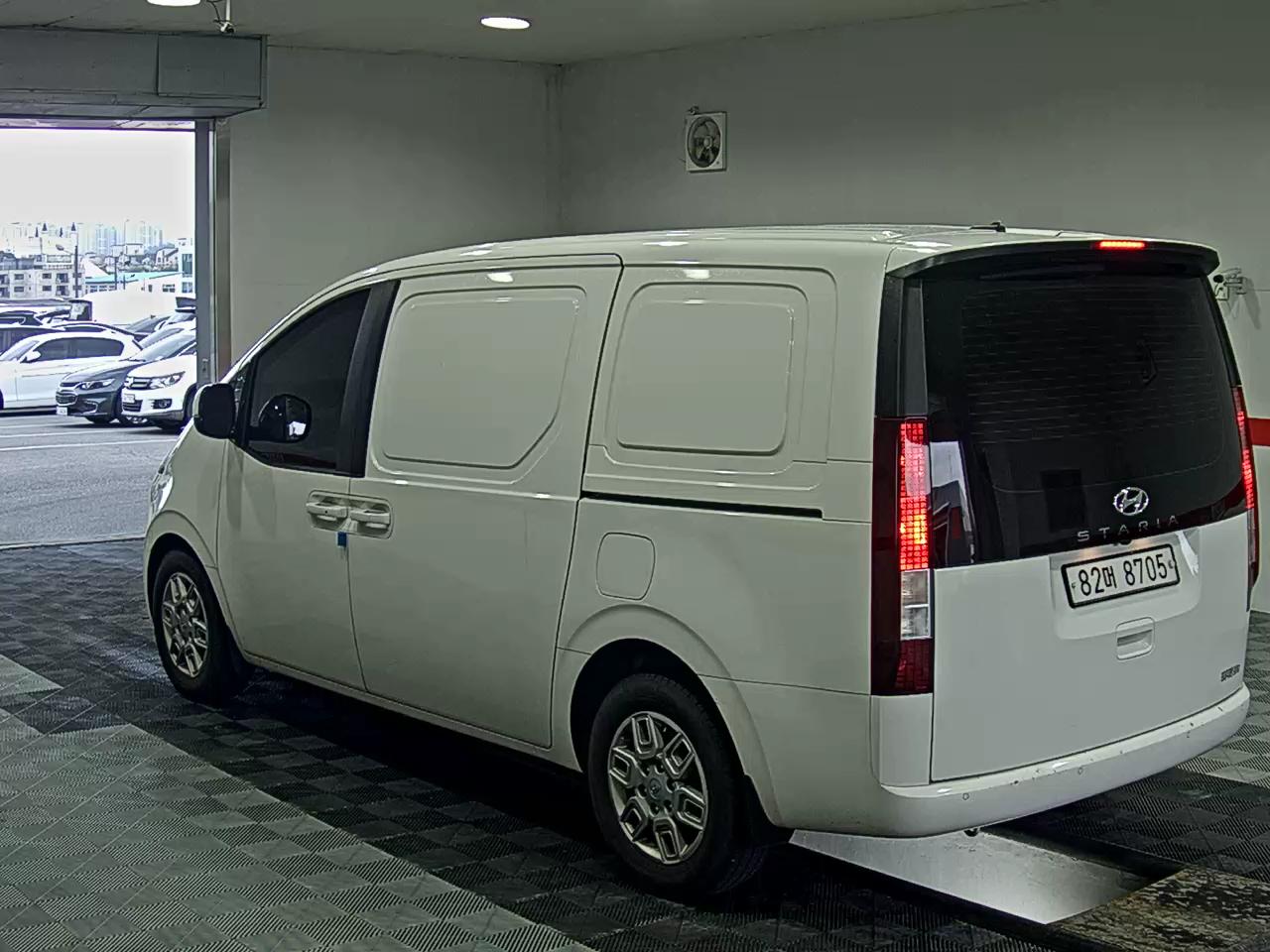 2022 - hyundai staria