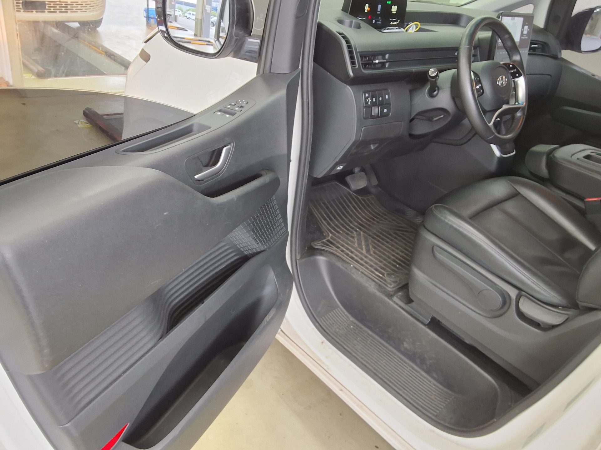 2022 - hyundai staria