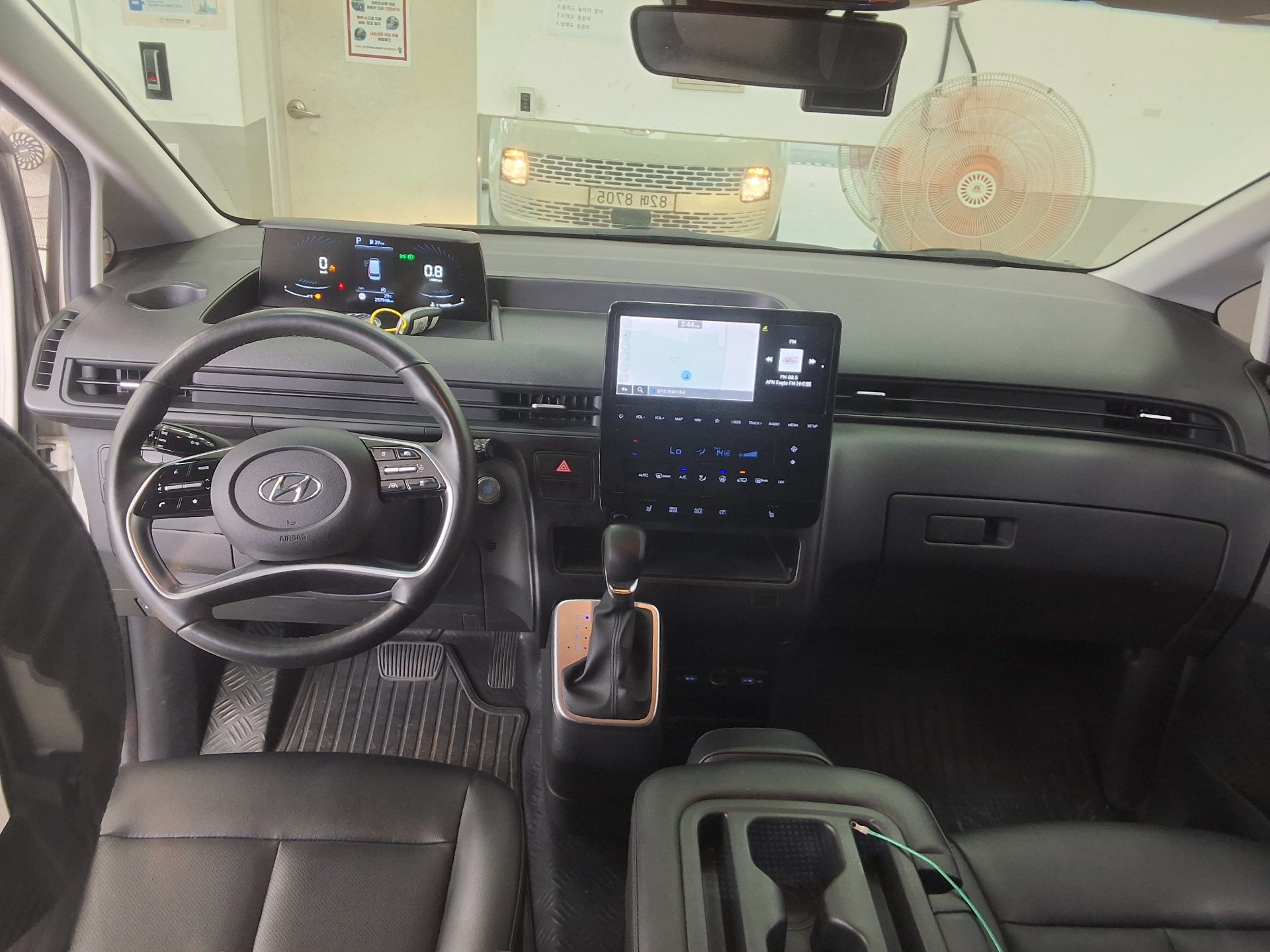 2022 - hyundai staria