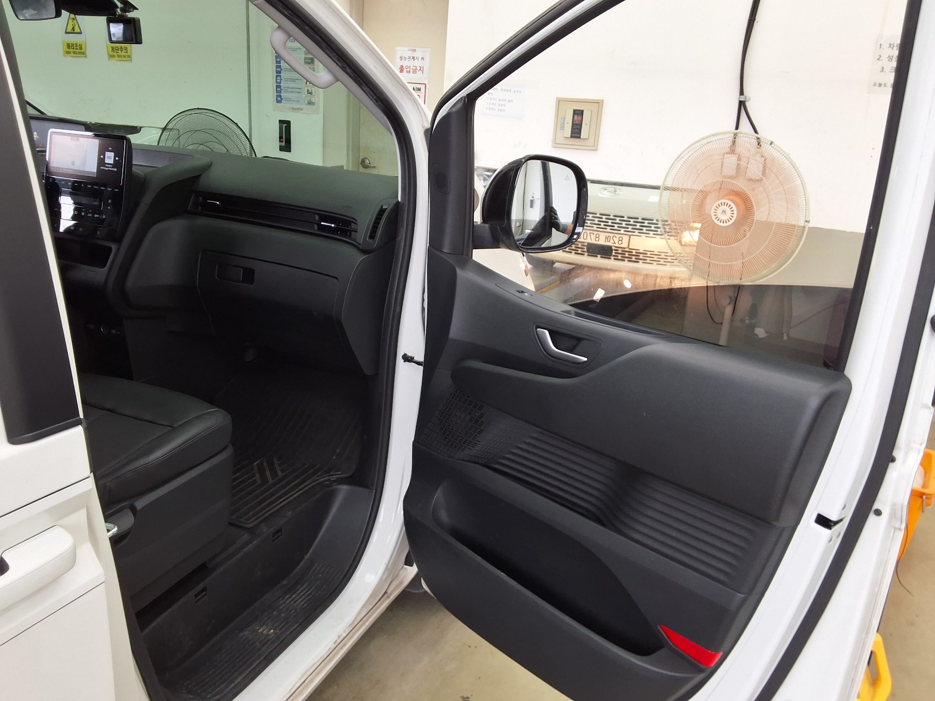 2022 - hyundai staria