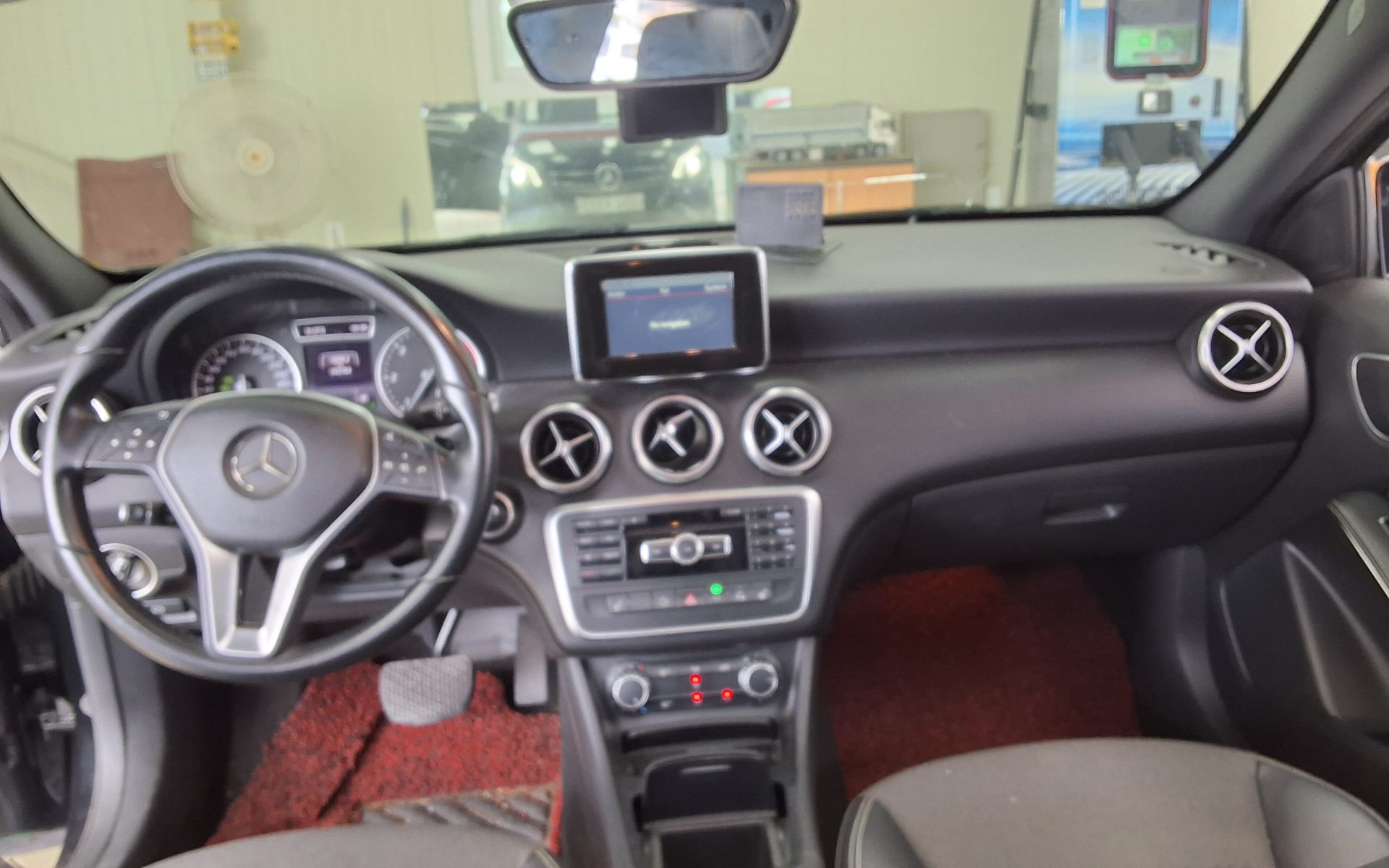 2015 - mercedes-benz a180