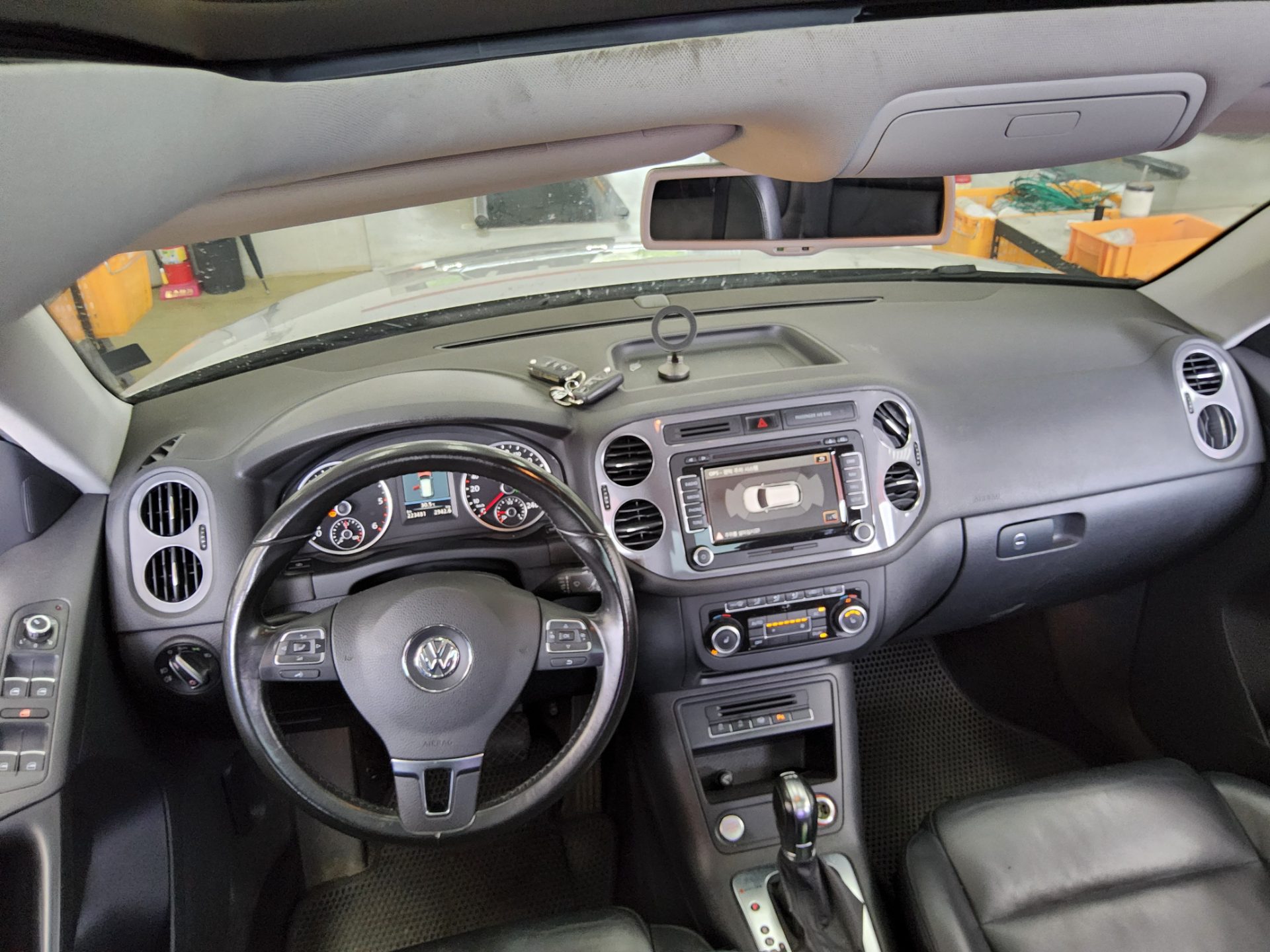 2012 - volkswagen tiguan