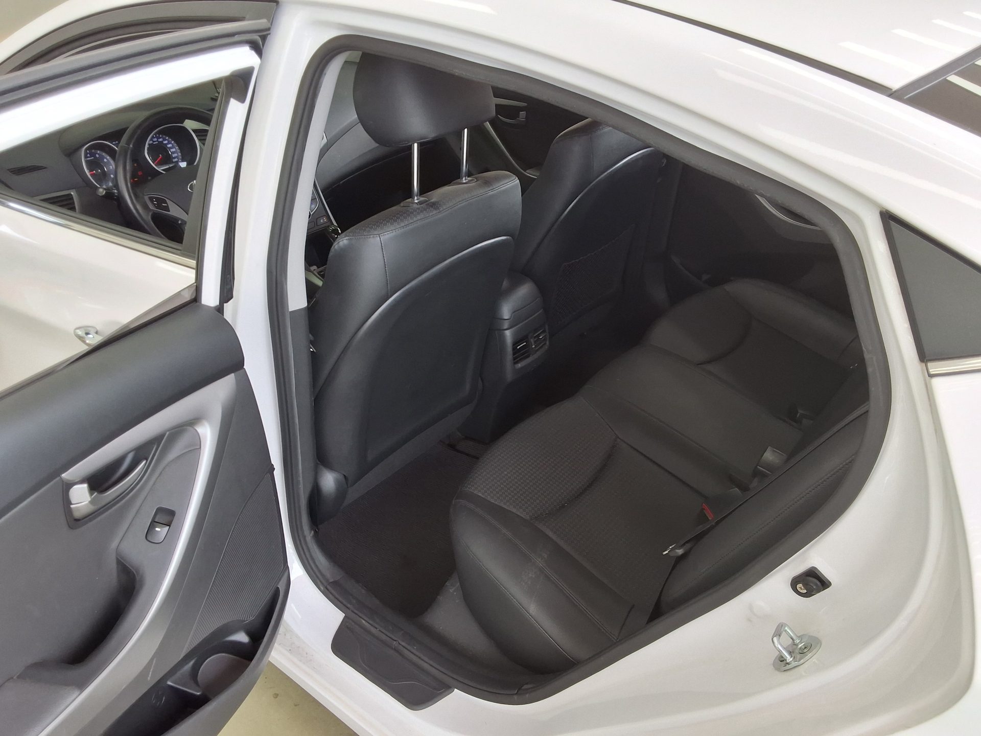 2016 - hyundai avante