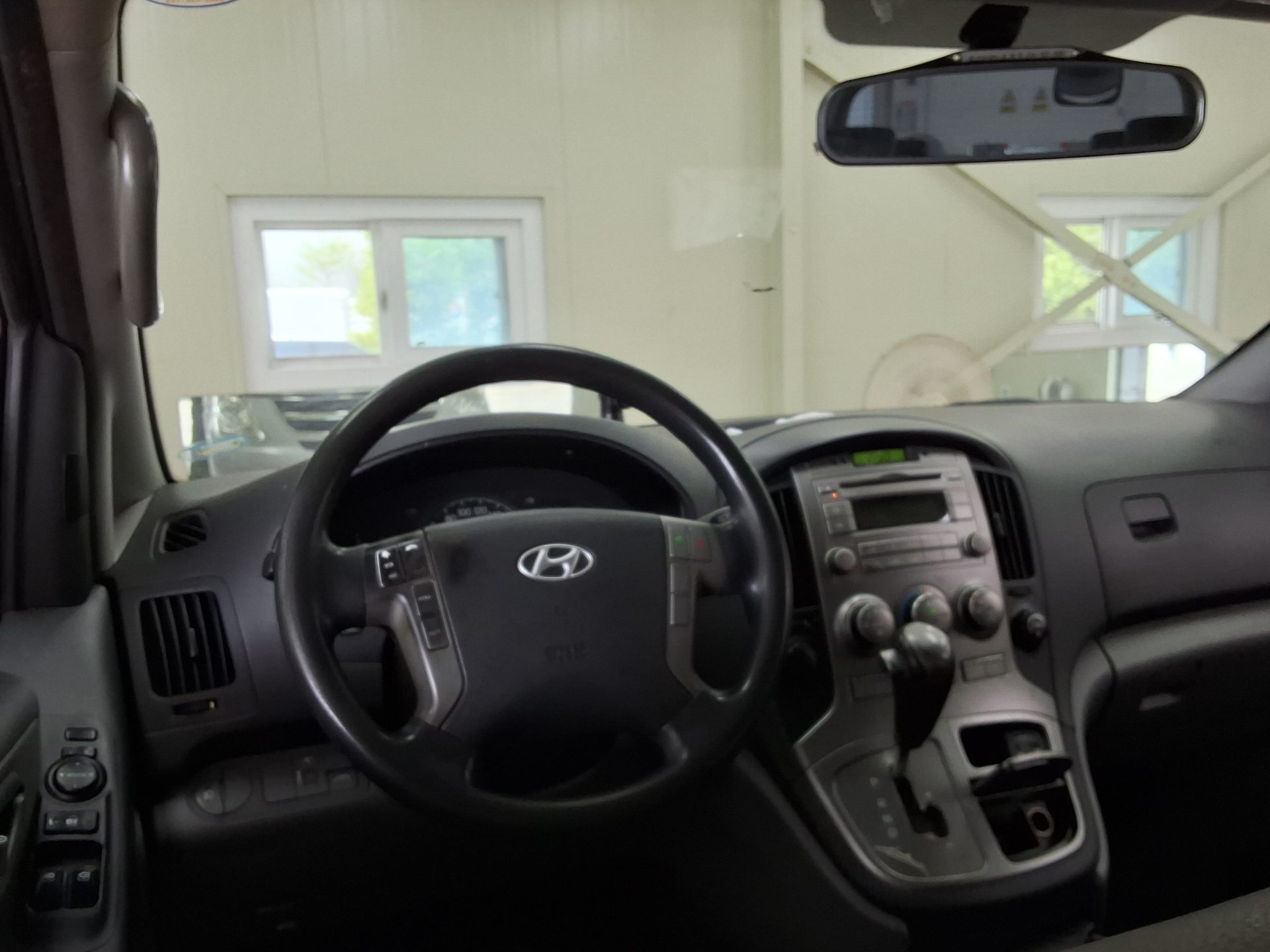 2012 - hyundai grand starex