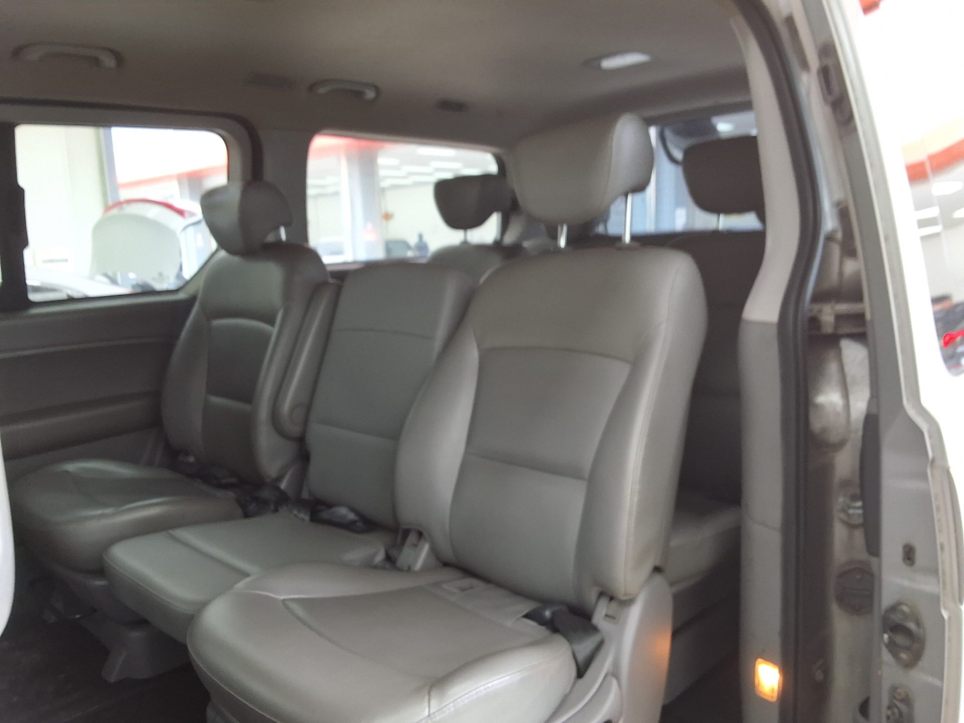 2012 - hyundai grand starex