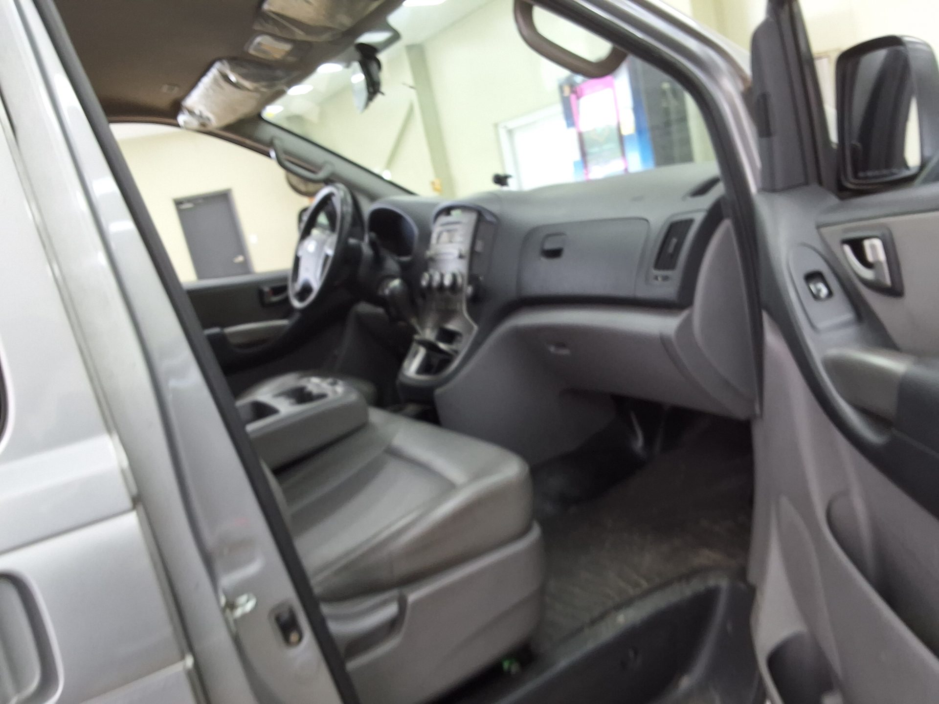2012 - hyundai grand starex