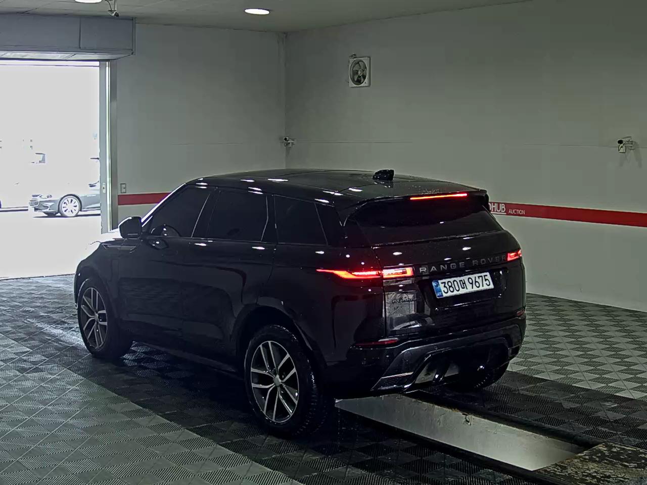 2025 - land rover range rover