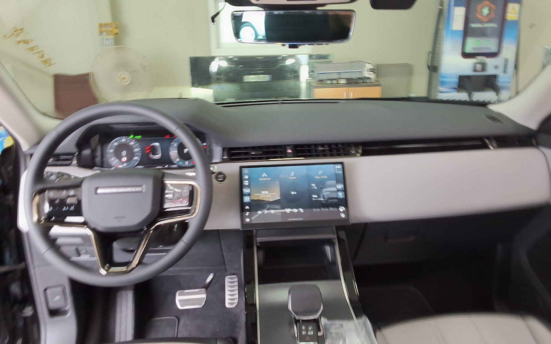 2025 - land rover range rover