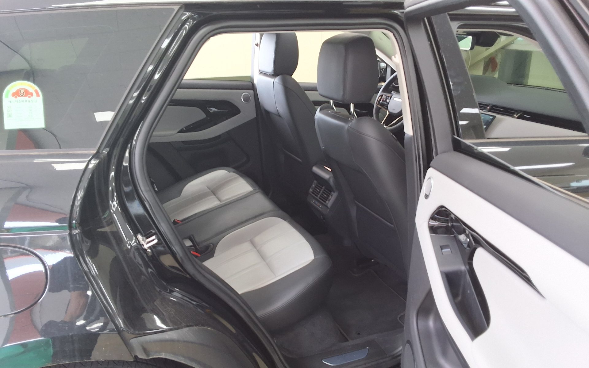 2025 - land rover range rover