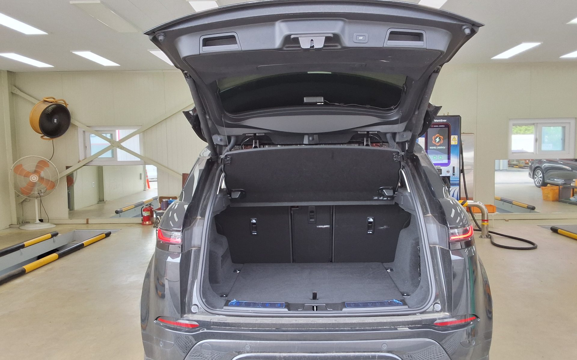 2025 - land rover range rover