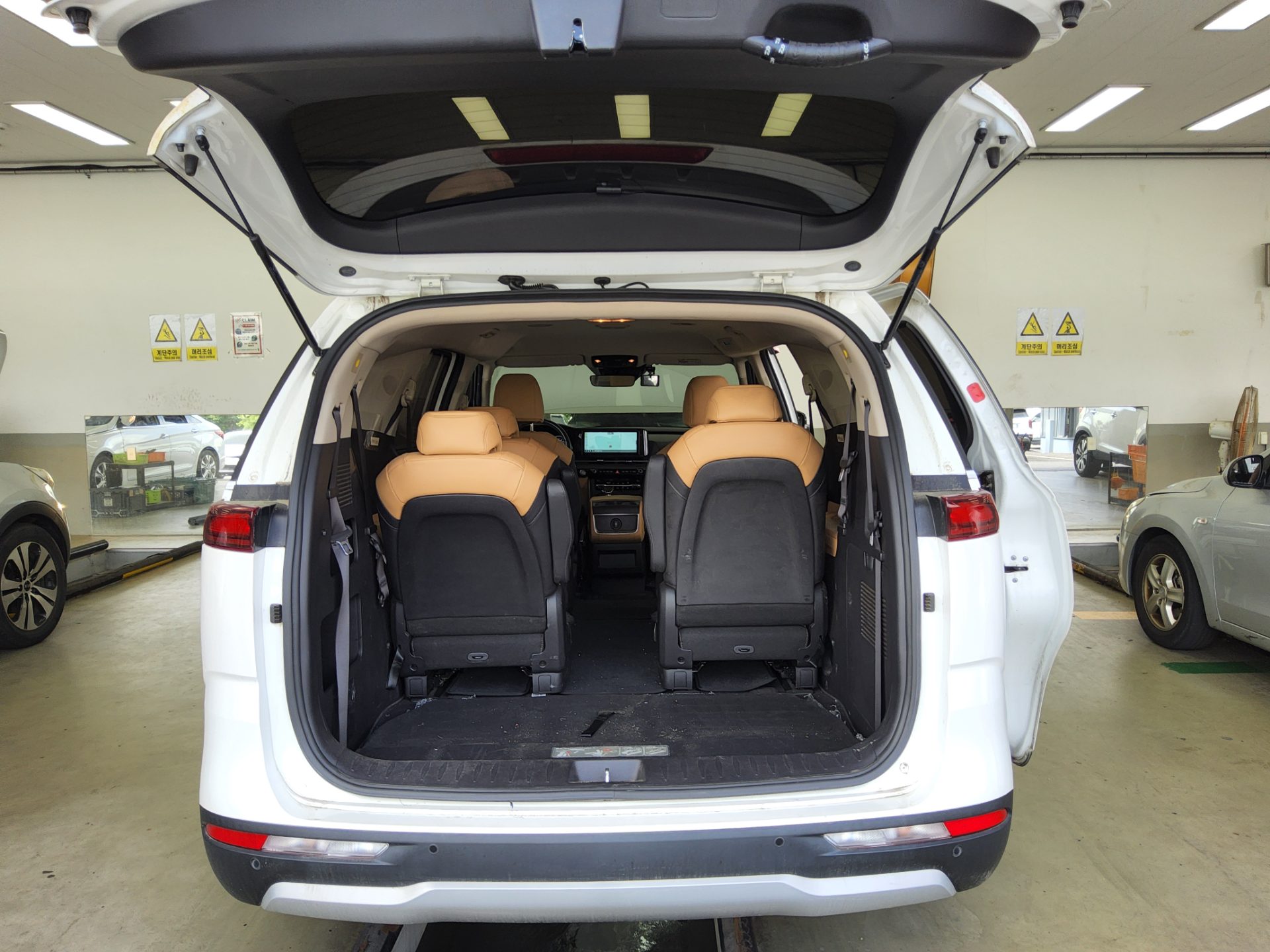 2023 - kia carnival