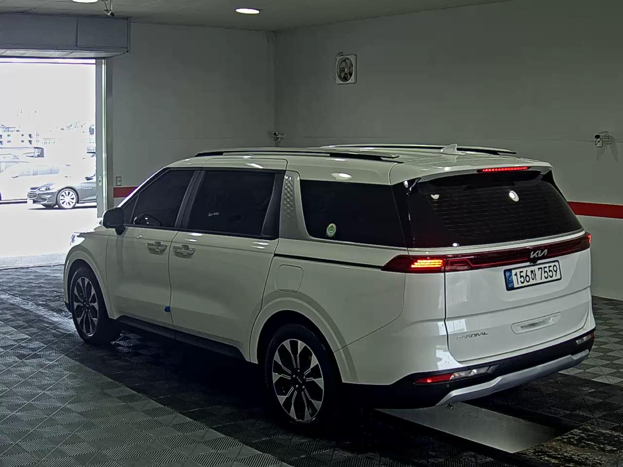 2023 - kia carnival