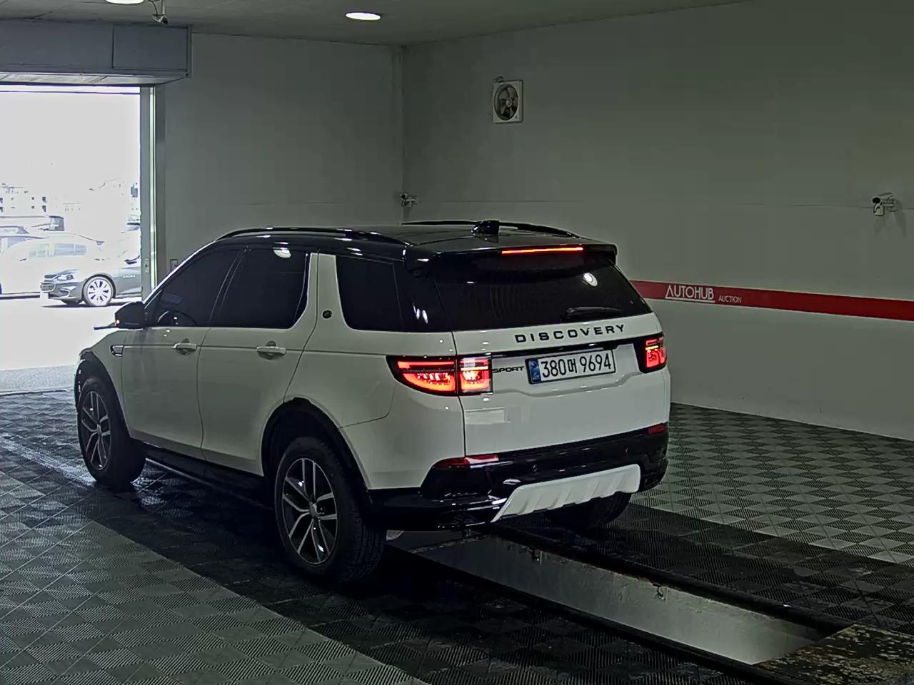 2025 - land rover discovery