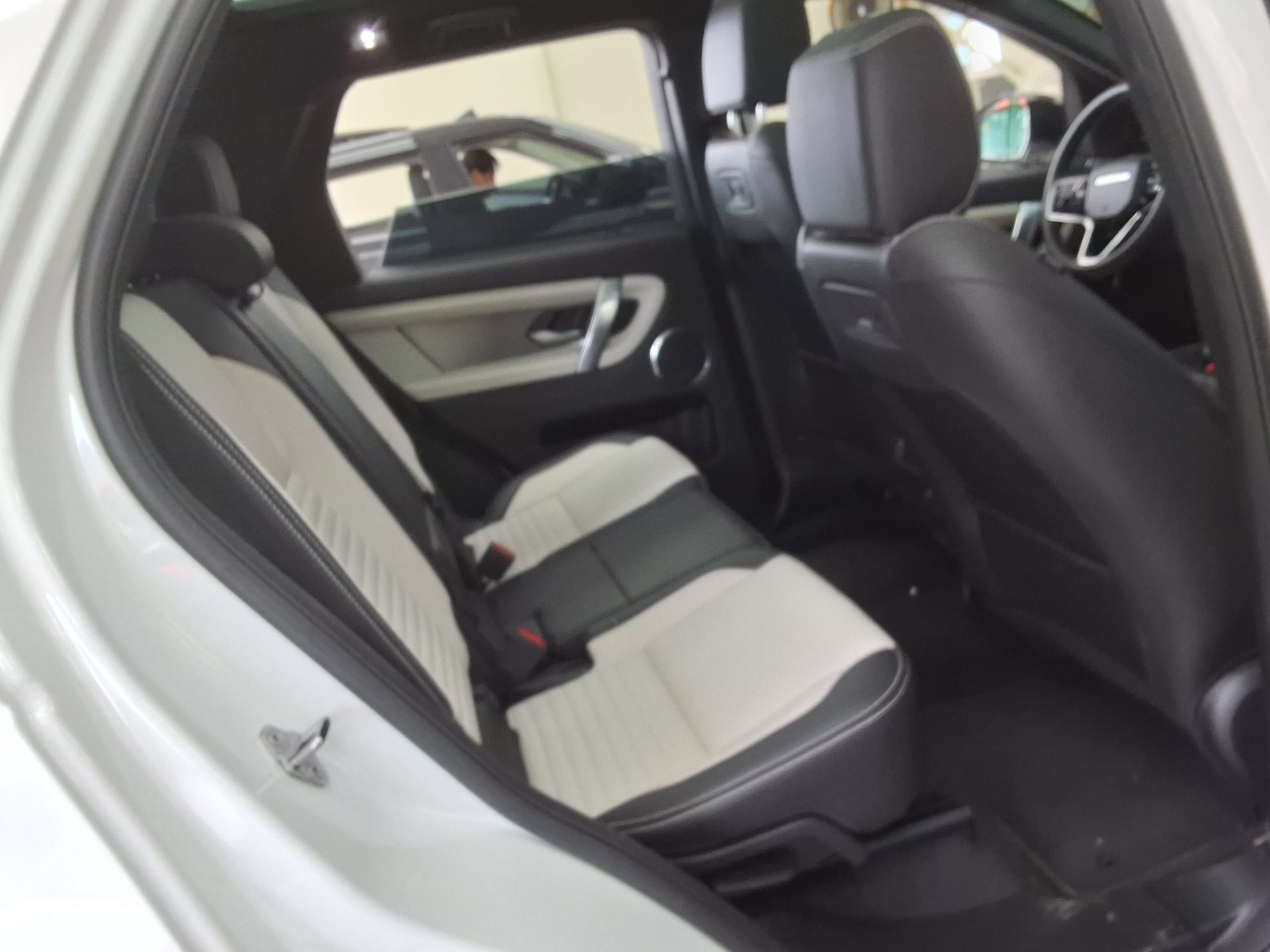 2025 - land rover discovery