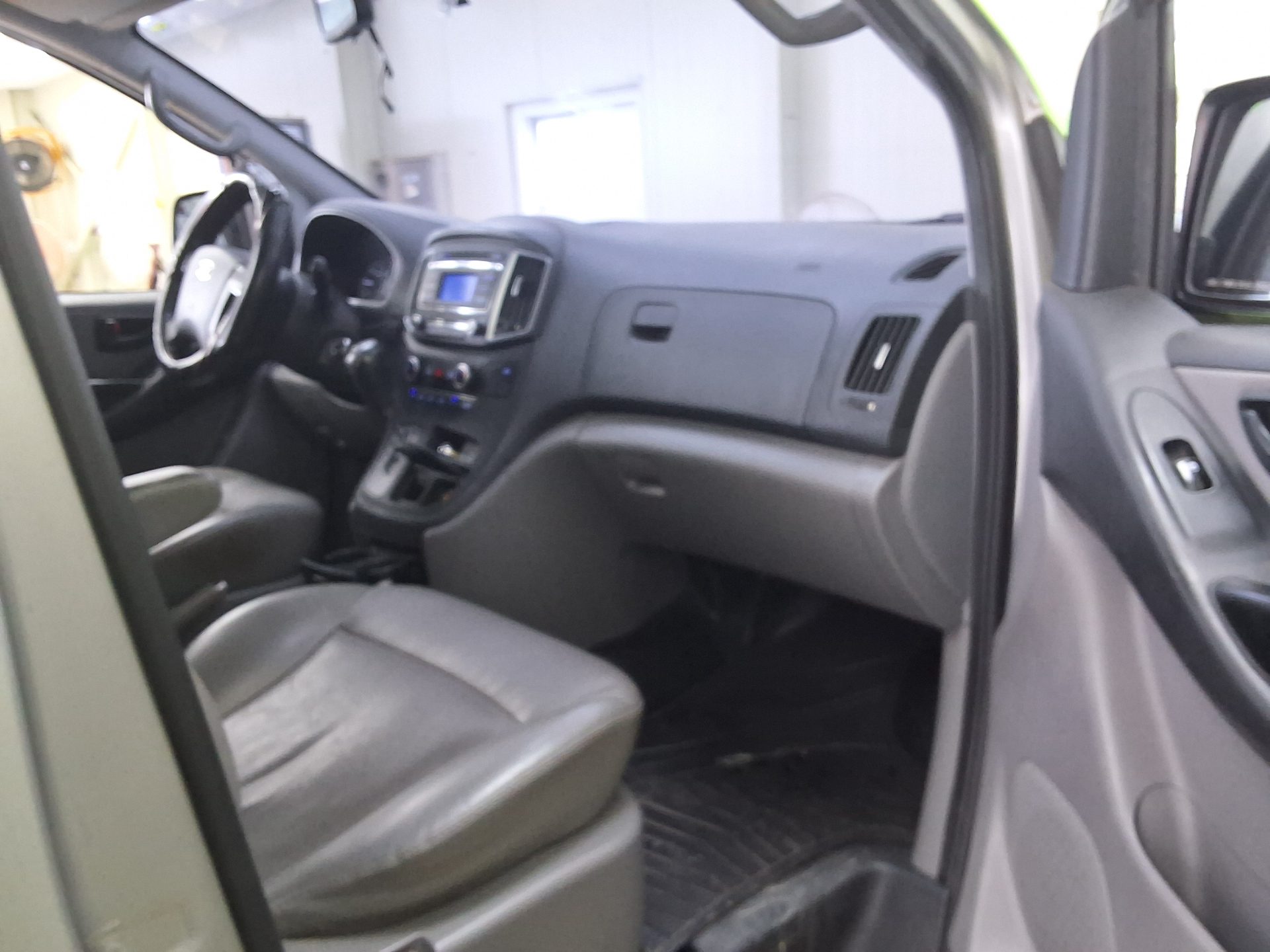 2019 - hyundai grand starex