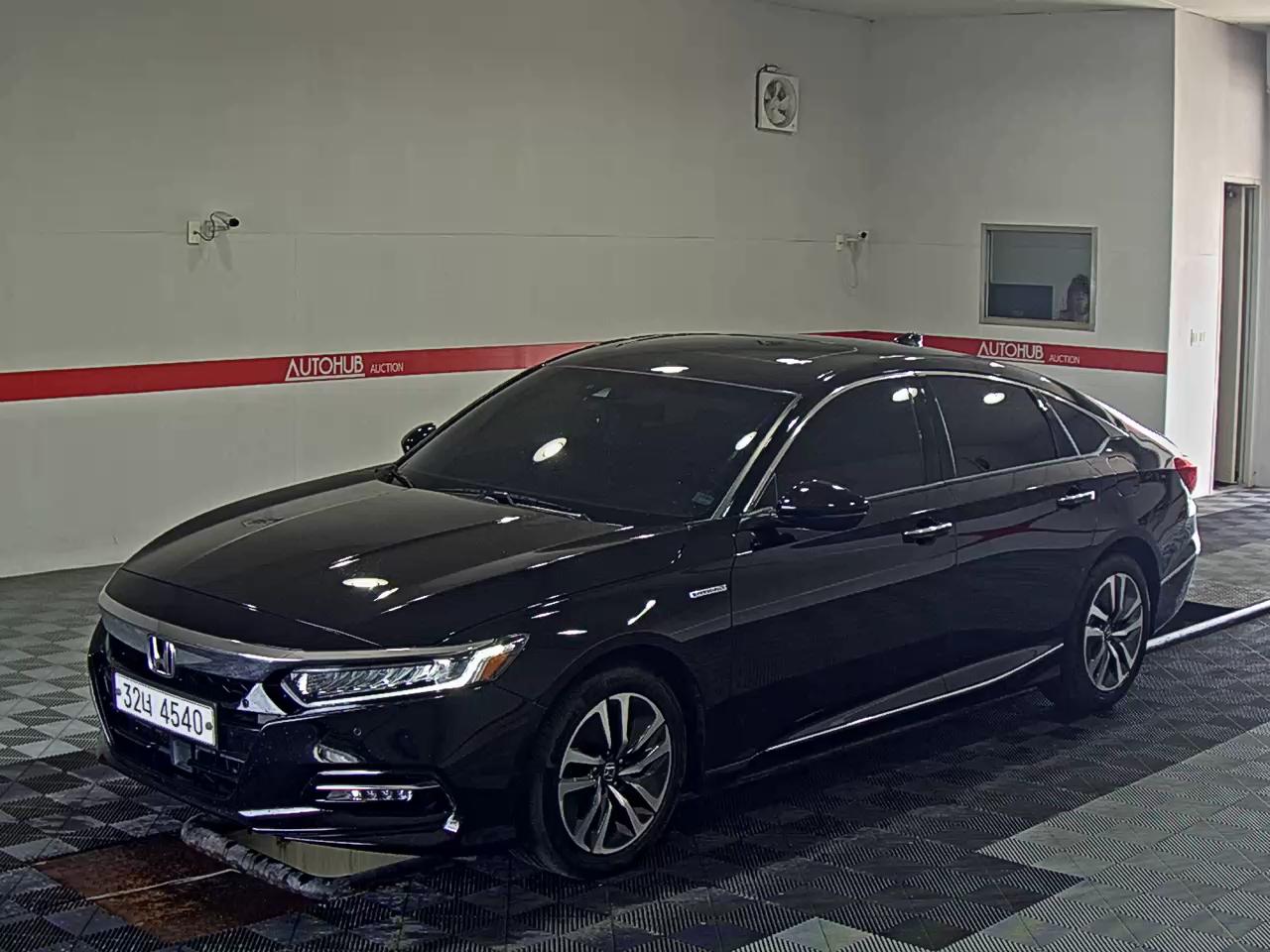 HONDA ACCORD (10TH GEN) TOURING