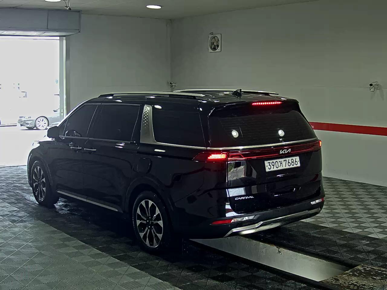 2023 - kia carnival