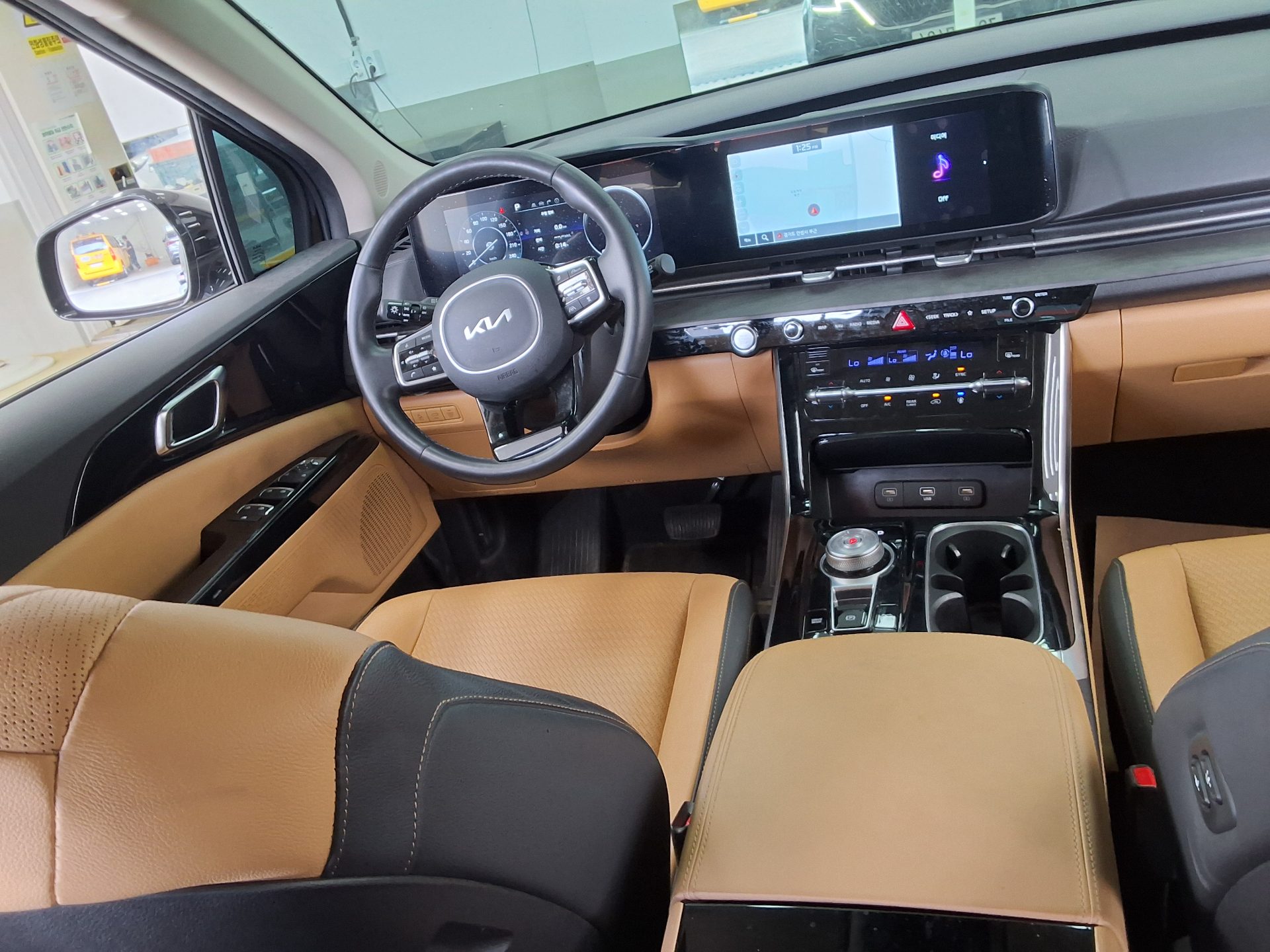 2023 - kia carnival