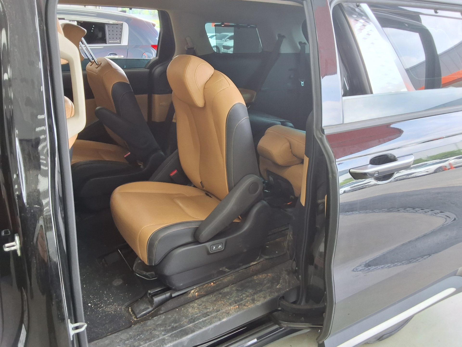 2023 - kia carnival